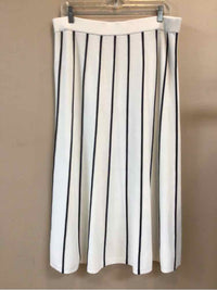 ON 34TH SIZE LARGE Ladies SKIRT