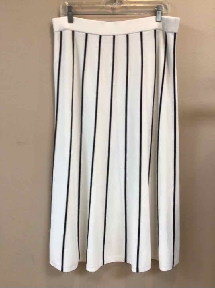 ON 34TH SIZE LARGE Ladies SKIRT