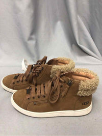 UGG SIZE 6 1/2 Ladies SHOES