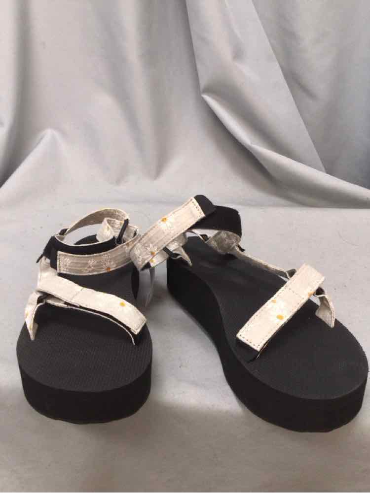TEVA SIZE 10 Ladies SHOES