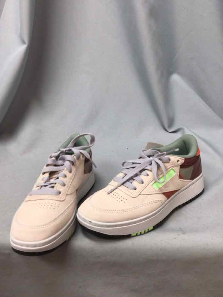REEBOK SIZE 6 Ladies SHOES