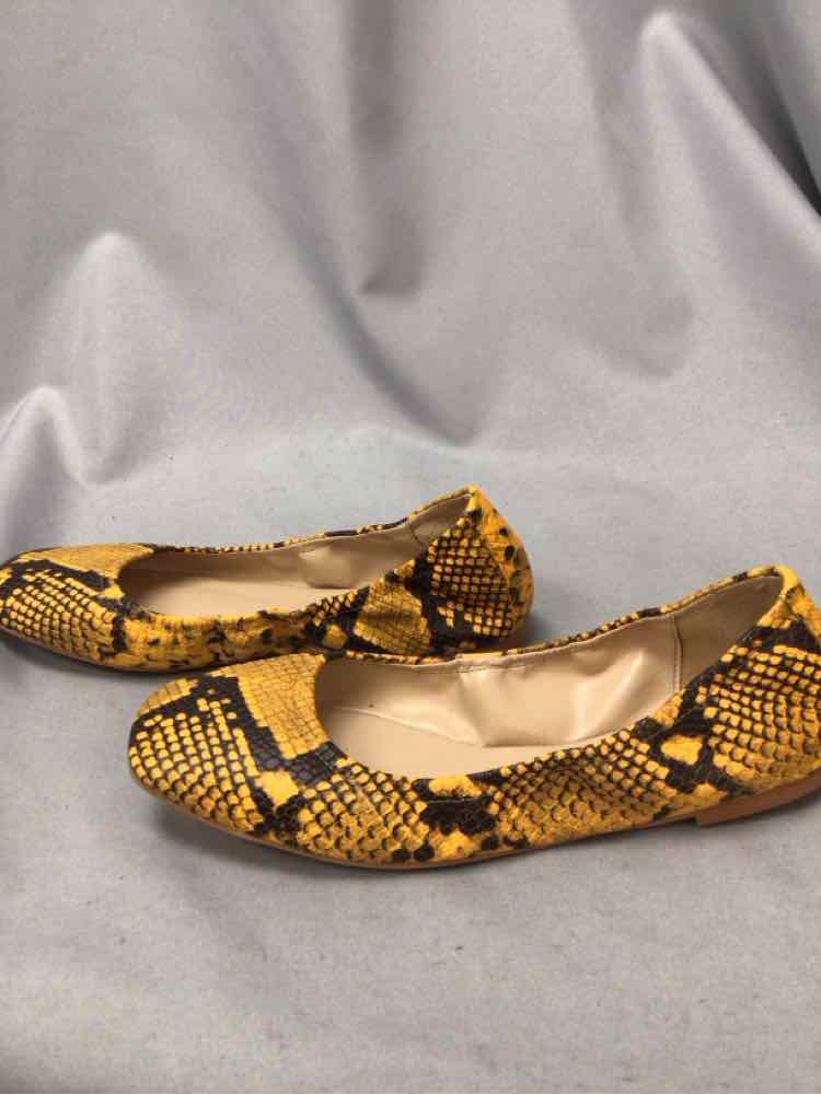 VINCE CAMUTO SIZE 9 1/2 Ladies SHOES