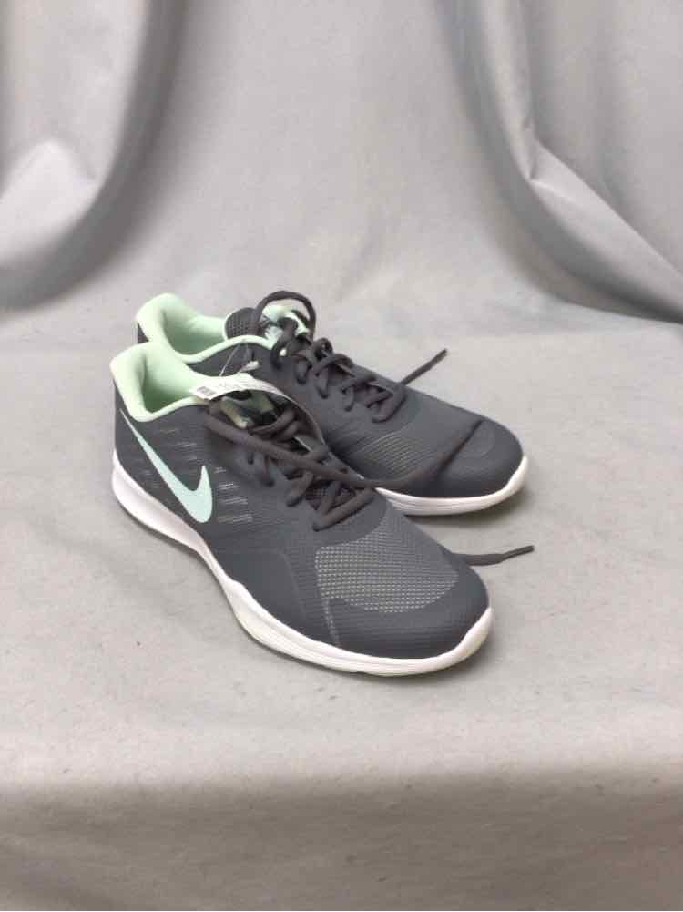 NIKE SIZE 8 Ladies SHOES