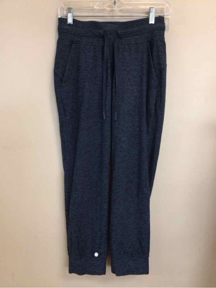 LULULEMON SIZE 4 Ladies EXERCISE