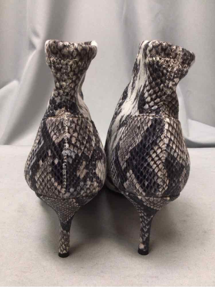 CHARLES DAVID SIZE 8 1/2 Ladies SHOES