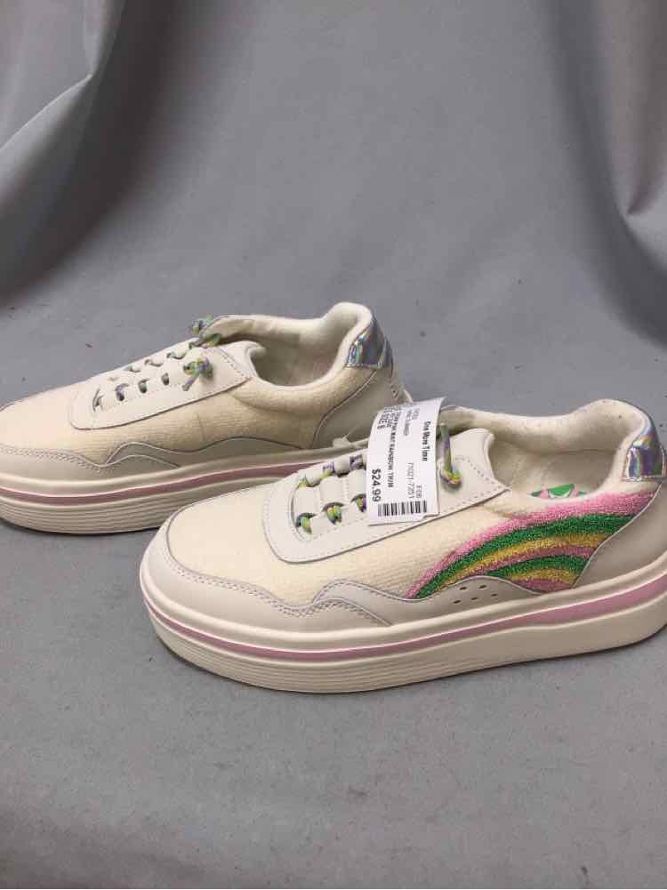 HEY DUDE SIZE 6 Ladies SHOES