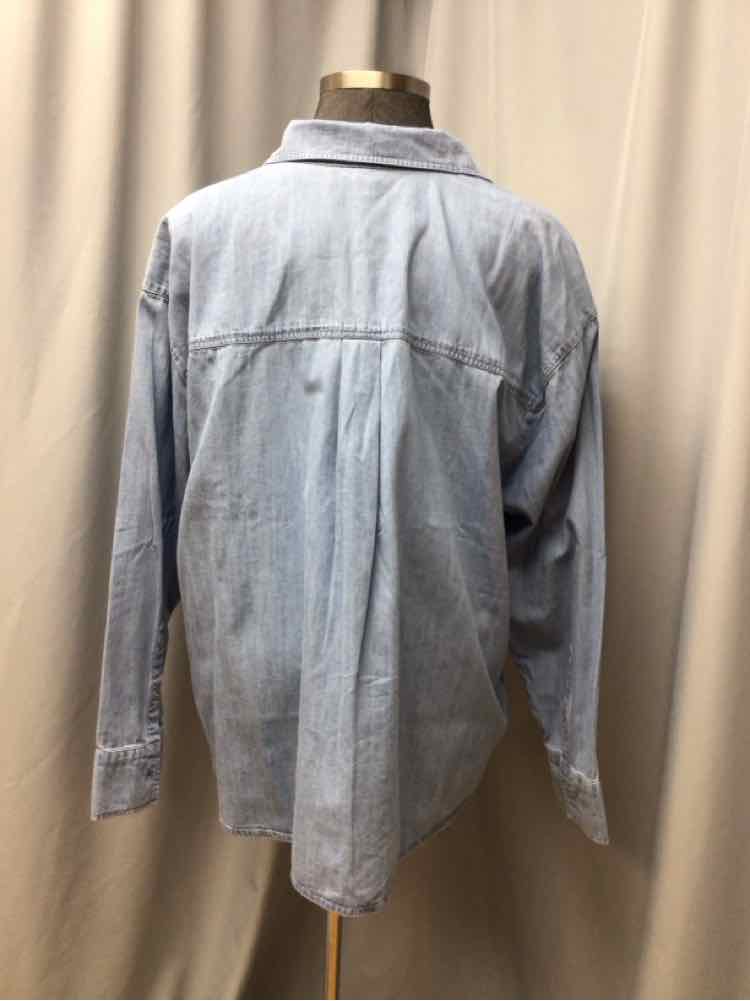 TORRID SIZE 3 X Ladies BLOUSE