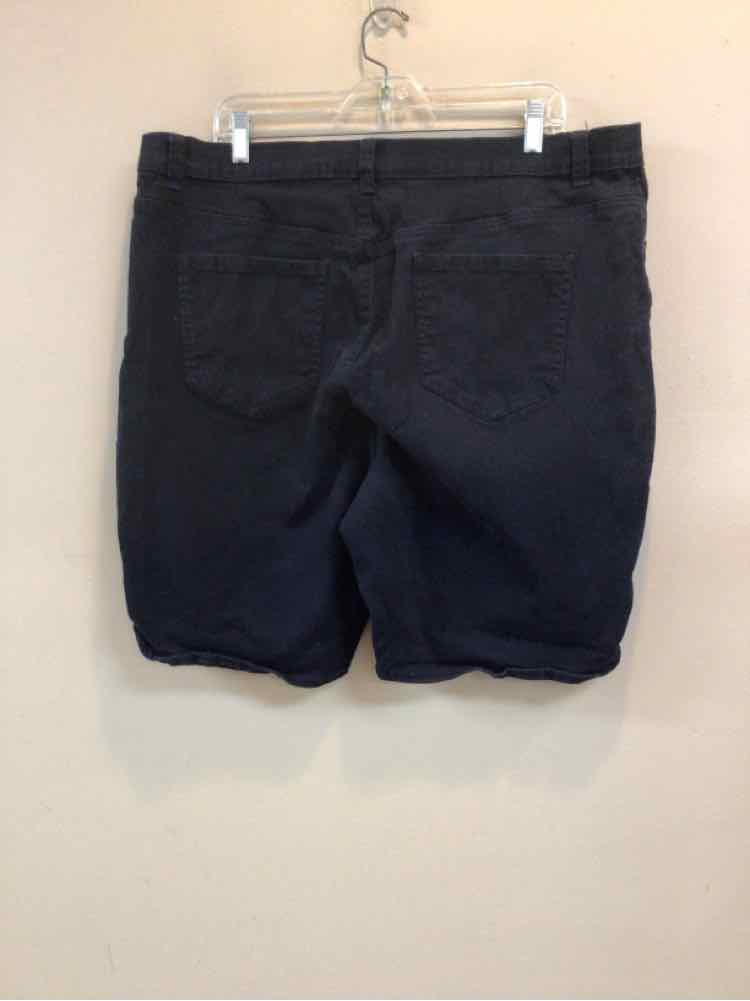 GLORIA VANDERBILT SIZE 16 Ladies SHORTS