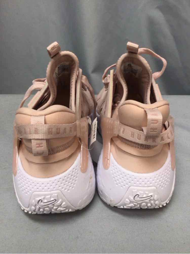 NIKE SIZE 9 1/2 Ladies SHOES