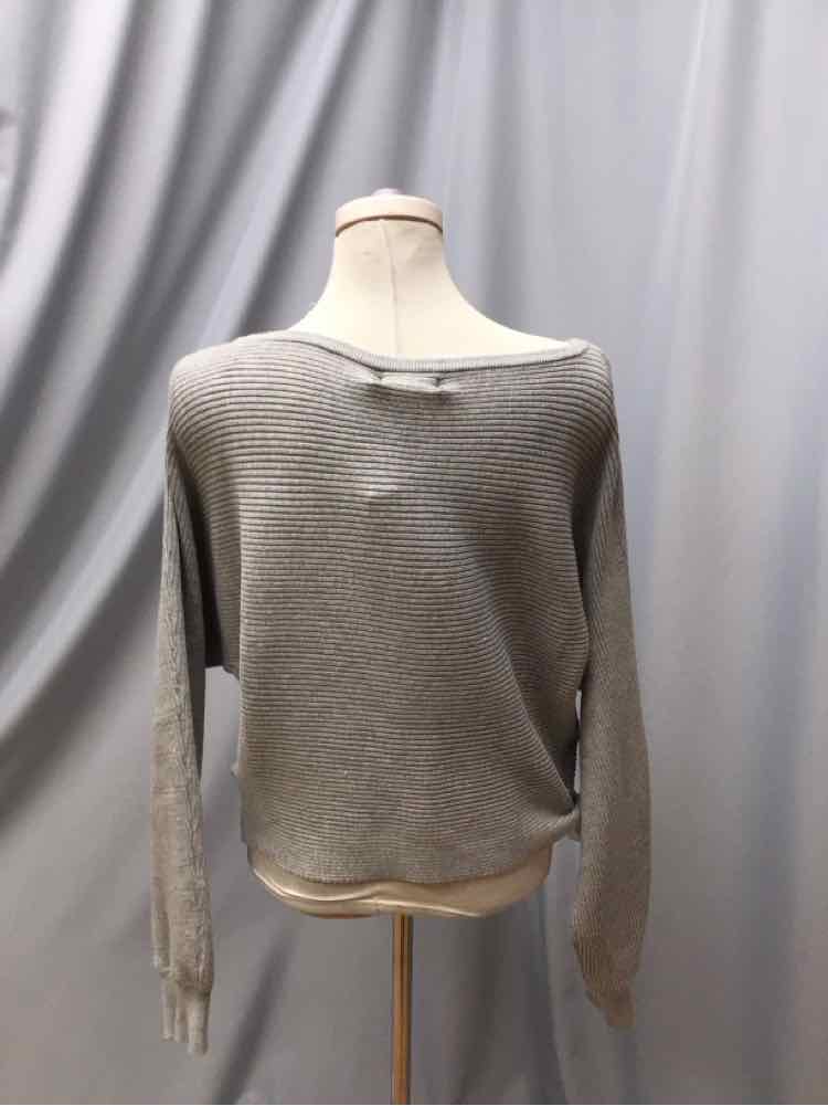 WHITE FOX SIZE LARGE Ladies TOP