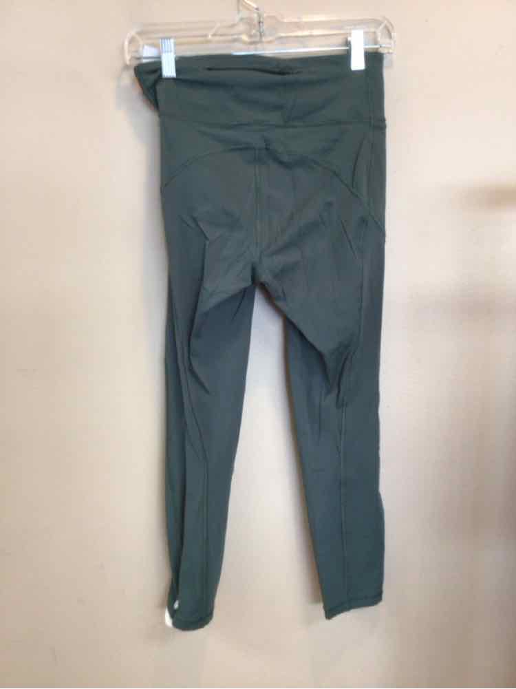 LULULEMON SIZE 6 Ladies EXERCISE