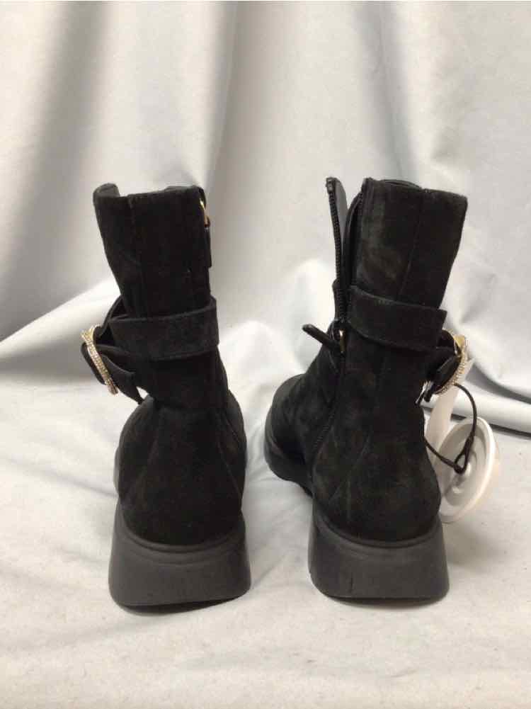 STUART WEITZMAN SIZE 8 Ladies SHOES