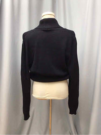 ST. JOHN SIZE LARGE Ladies TOP