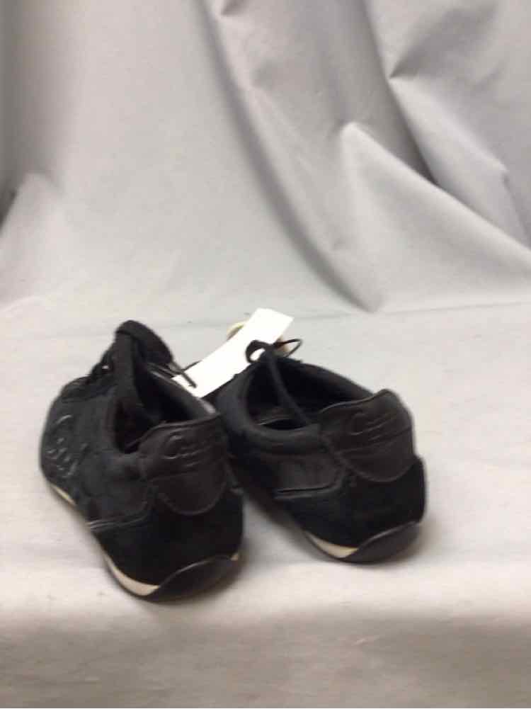 COACH SIZE 7 1/2 Ladies SHOES