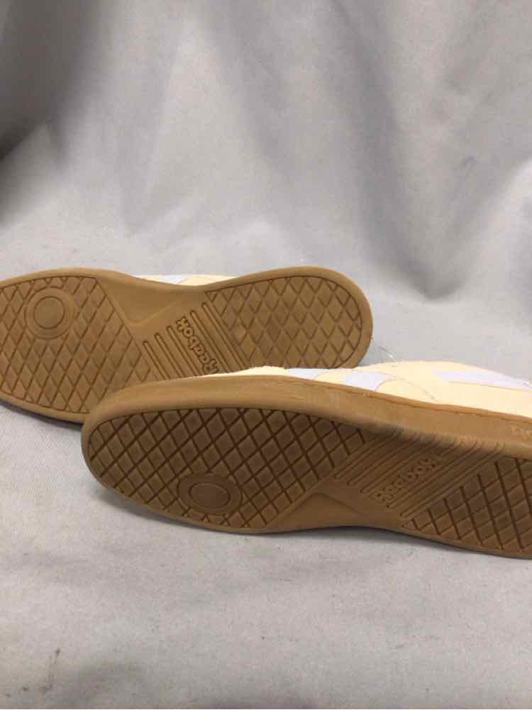 REEBOK SIZE 7 1/2 Ladies SHOES