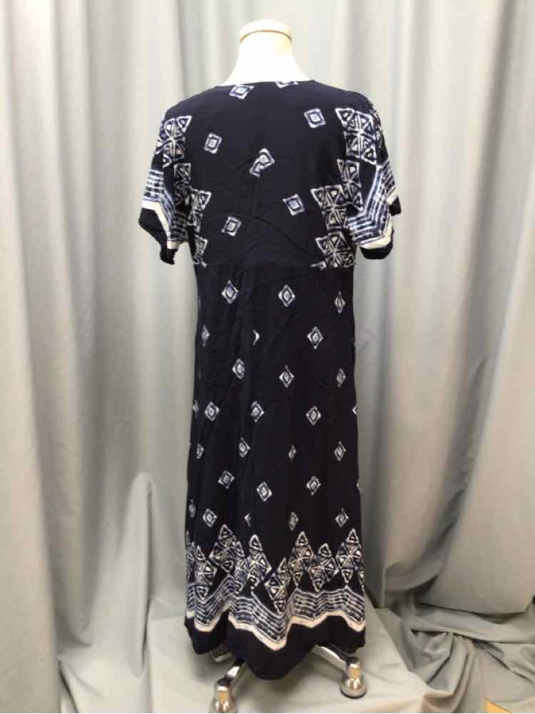 CHICOS SIZE 10 PETITE Ladies DRESS – One More Time Family