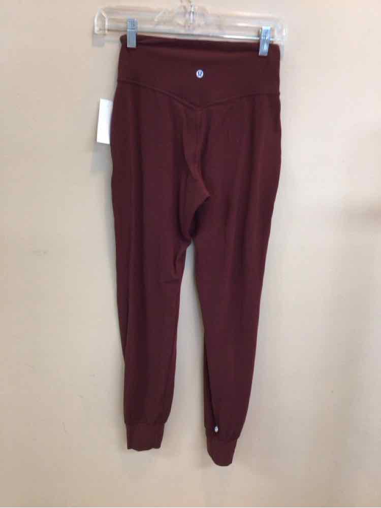 LULULEMON SIZE 4 Ladies EXERCISE