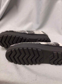 TOMS SIZE 9 1/2 Ladies SHOES