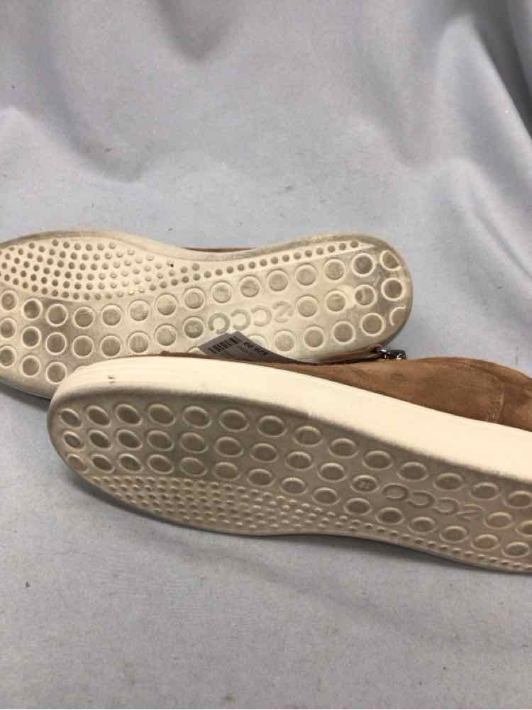 CLARKS SIZE 7 1/2 Ladies SHOES