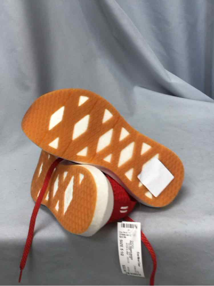 NO BULL SIZE 5 1/2 Ladies SHOES