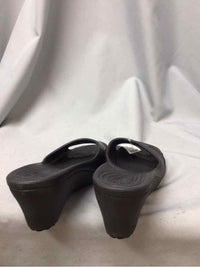 CROCS SIZE 11 Ladies SHOES