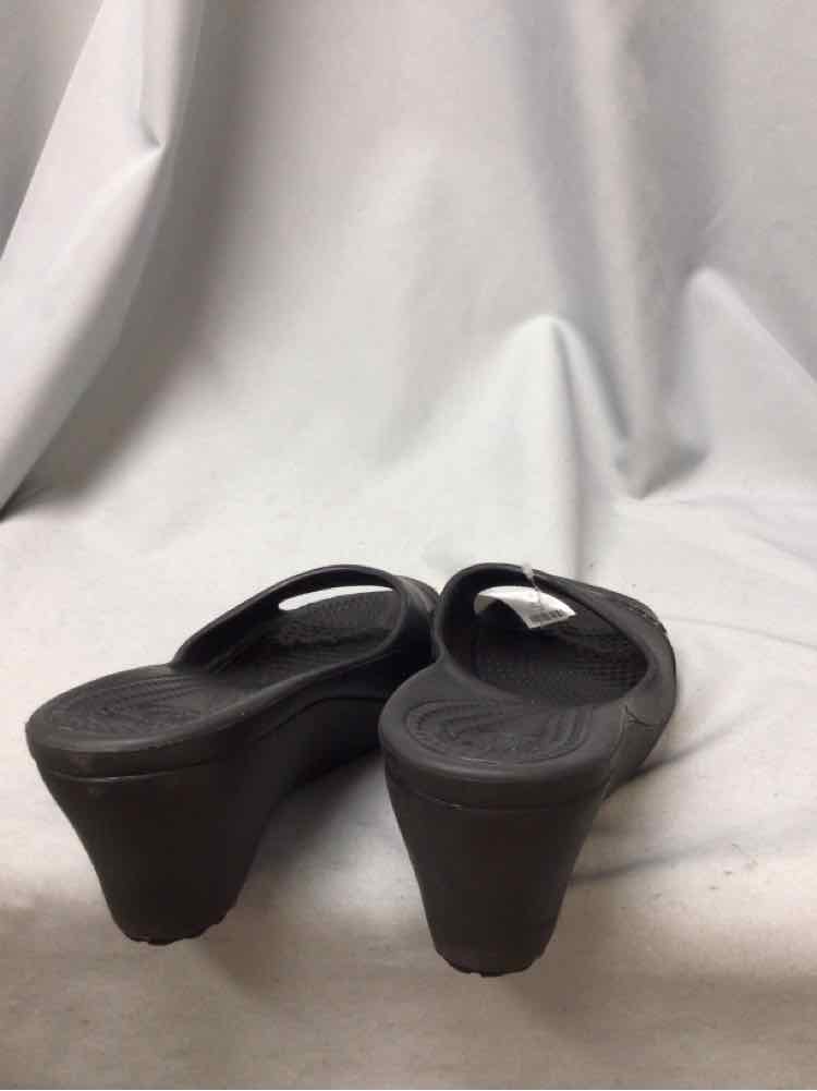 CROCS SIZE 11 Ladies SHOES