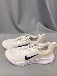 NIKE SIZE 7 1/2 Ladies SHOES