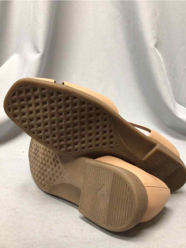 AEROSOLES SIZE 8 Ladies SHOES