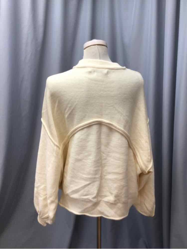 MOCO CLOTHING SIZE LARGE Ladies TOP