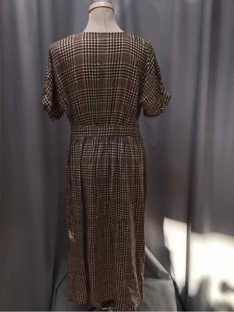 URBAN OUTFITTERS SIZE MEDIUM Ladies DRESS