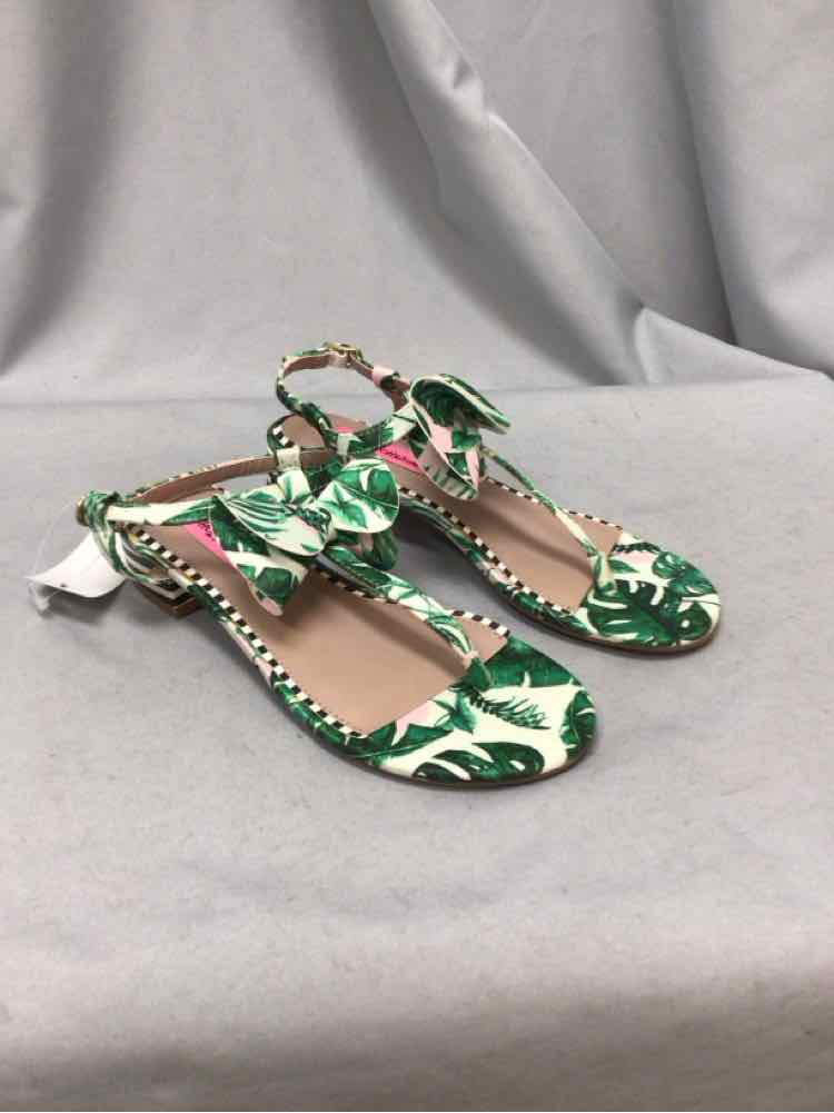 BETSEY JOHNSON SIZE 6 Ladies SHOES