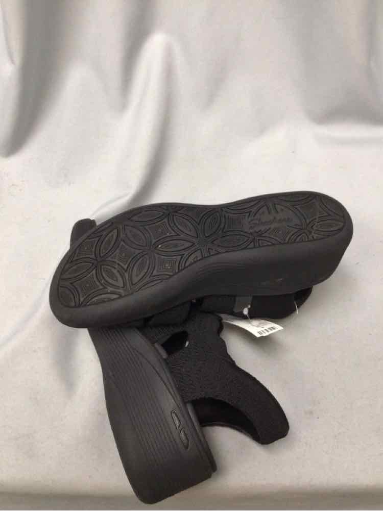 SKECHERS SIZE 8 Ladies SHOES