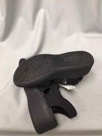 SKECHERS SIZE 8 Ladies SHOES