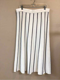 ON 34TH SIZE LARGE Ladies SKIRT