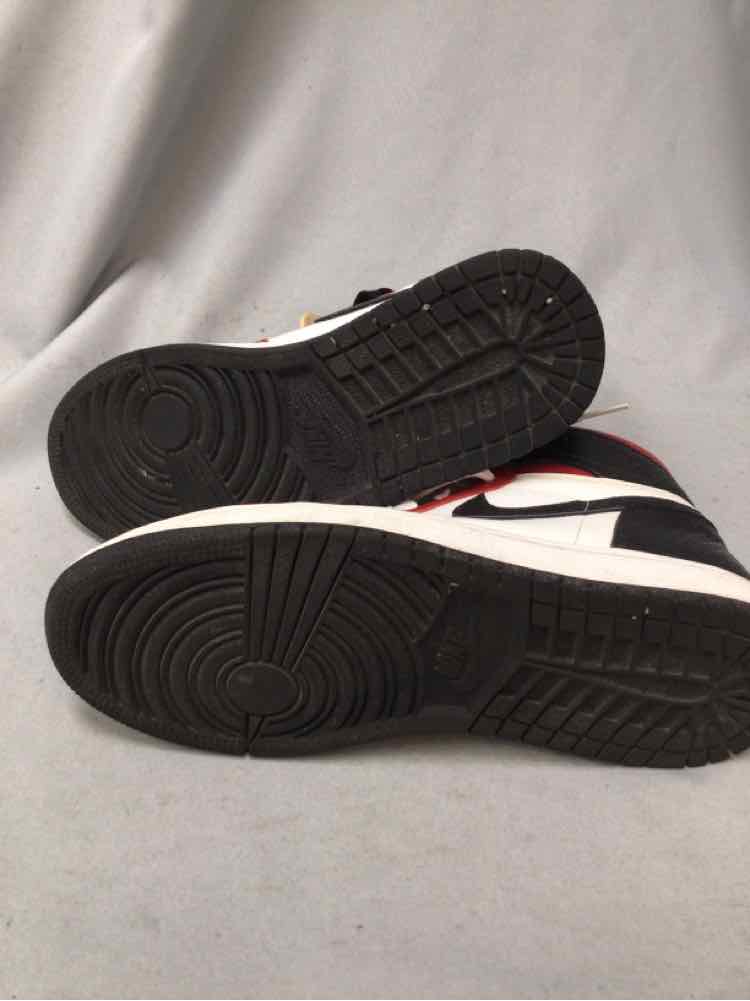 NIKE SIZE 8 1/2 Ladies SHOES