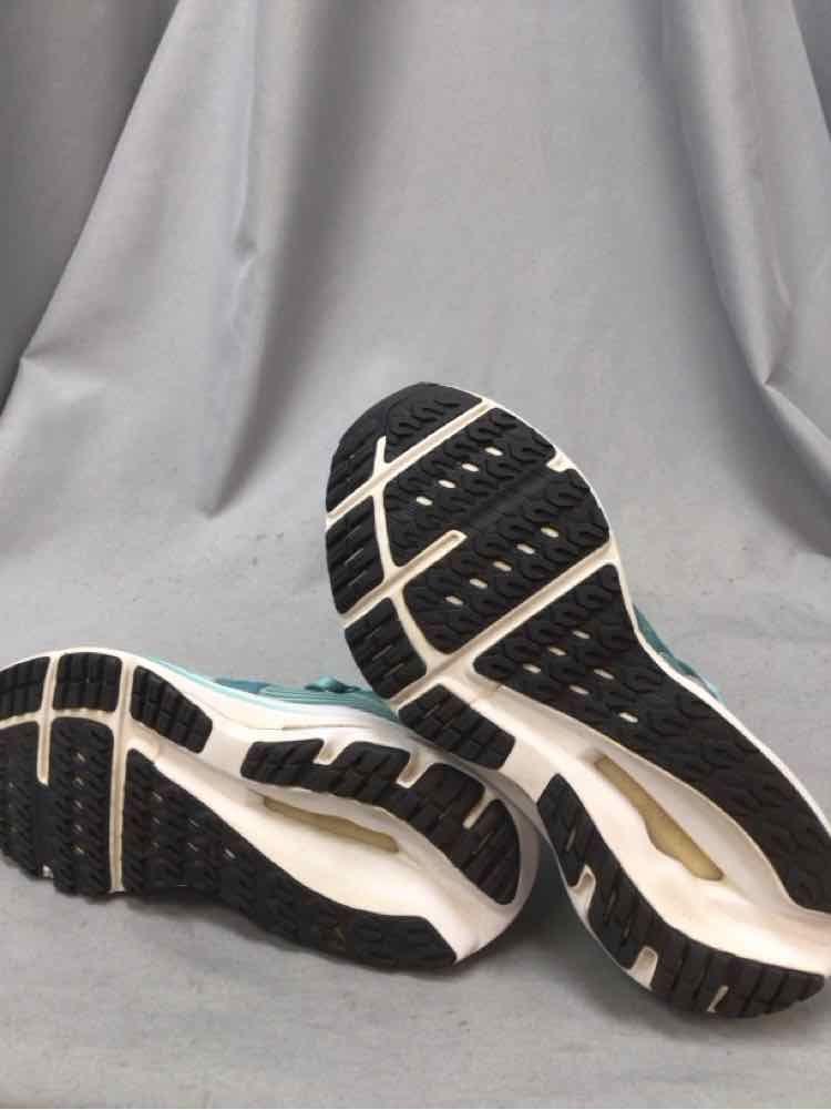 MIZUNO SIZE 8 1/2 Ladies SHOES