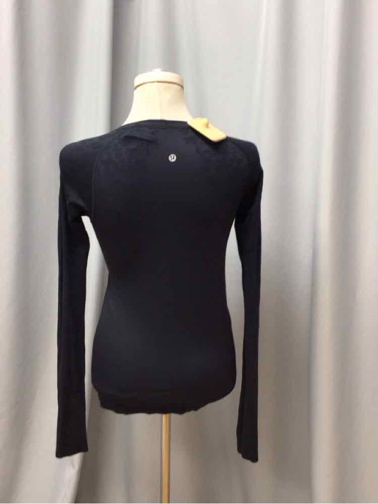 LULULEMON SIZE 6 Ladies EXERCISE