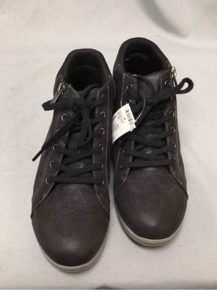 CLARKS SIZE 7 1/2 Ladies SHOES