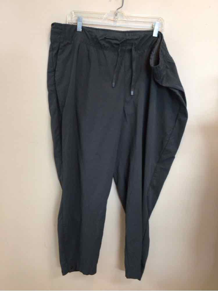 REI SIZE 3 X Ladies EXERCISE