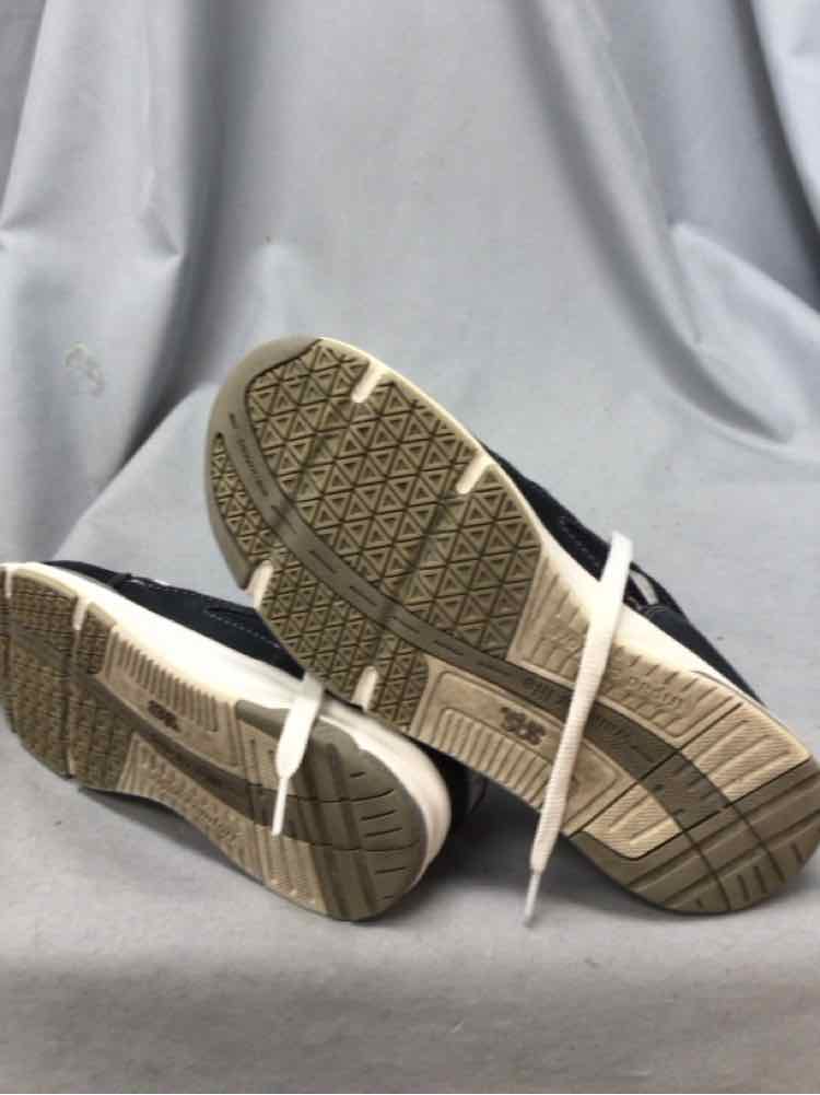 SAS SIZE 7 1/2 Ladies SHOES