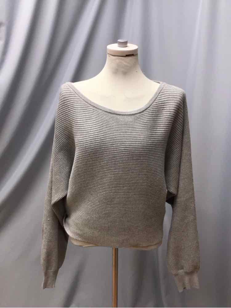 WHITE FOX SIZE LARGE Ladies TOP