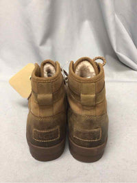 UGG SIZE 7 1/2 Ladies SHOES