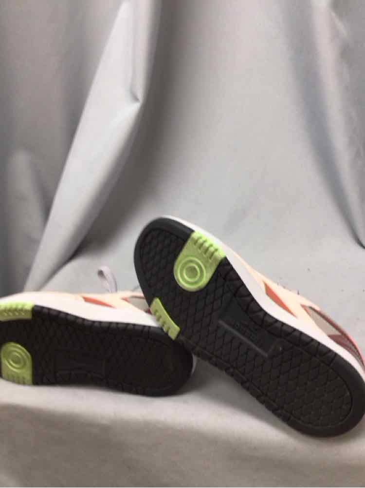 REEBOK SIZE 6 Ladies SHOES
