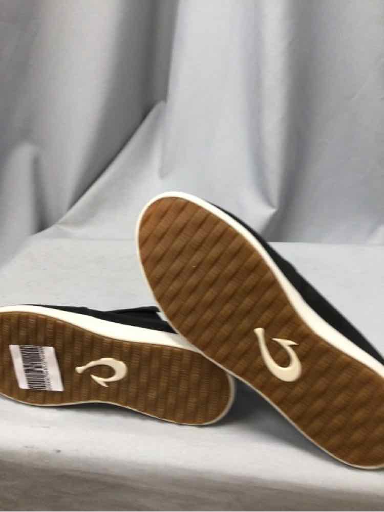 OLUKAI SIZE 5 Ladies SHOES
