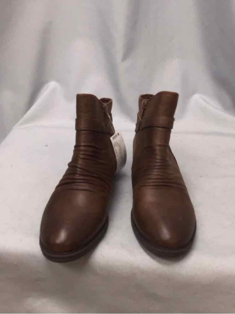 BARETRAPS SIZE 9 Ladies SHOES