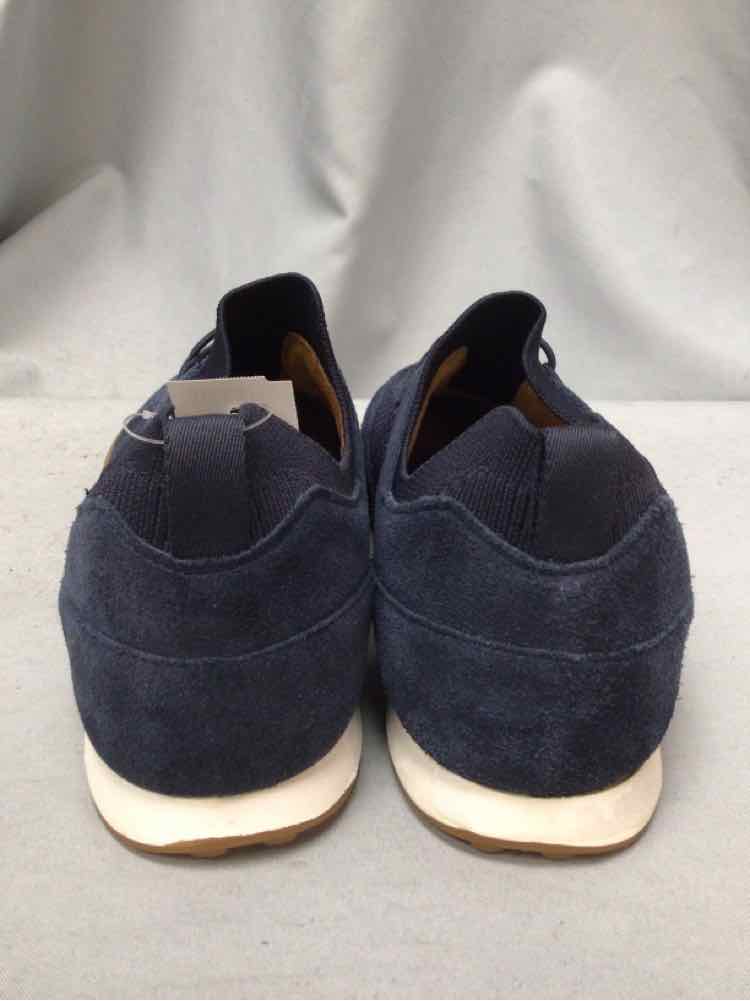 BORN SIZE 11 Ladies SHOES