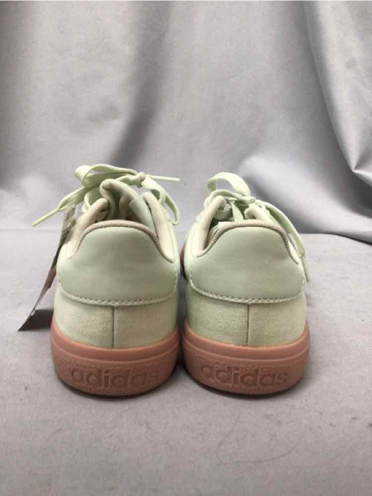 ADIDAS SIZE 7 1/2 Ladies SHOES