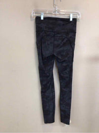 LULULEMON SIZE 4 Ladies EXERCISE