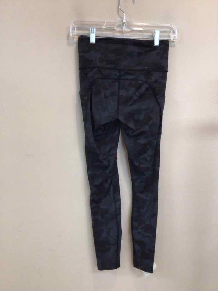 LULULEMON SIZE 4 Ladies EXERCISE