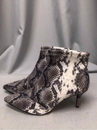 CHARLES DAVID SIZE 8 1/2 Ladies SHOES